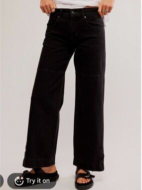 So trendy!! We The Free Benji relaxed wide-leg Jean, 25, EUC